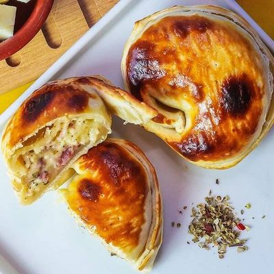 Empanada Queijo E Presunto