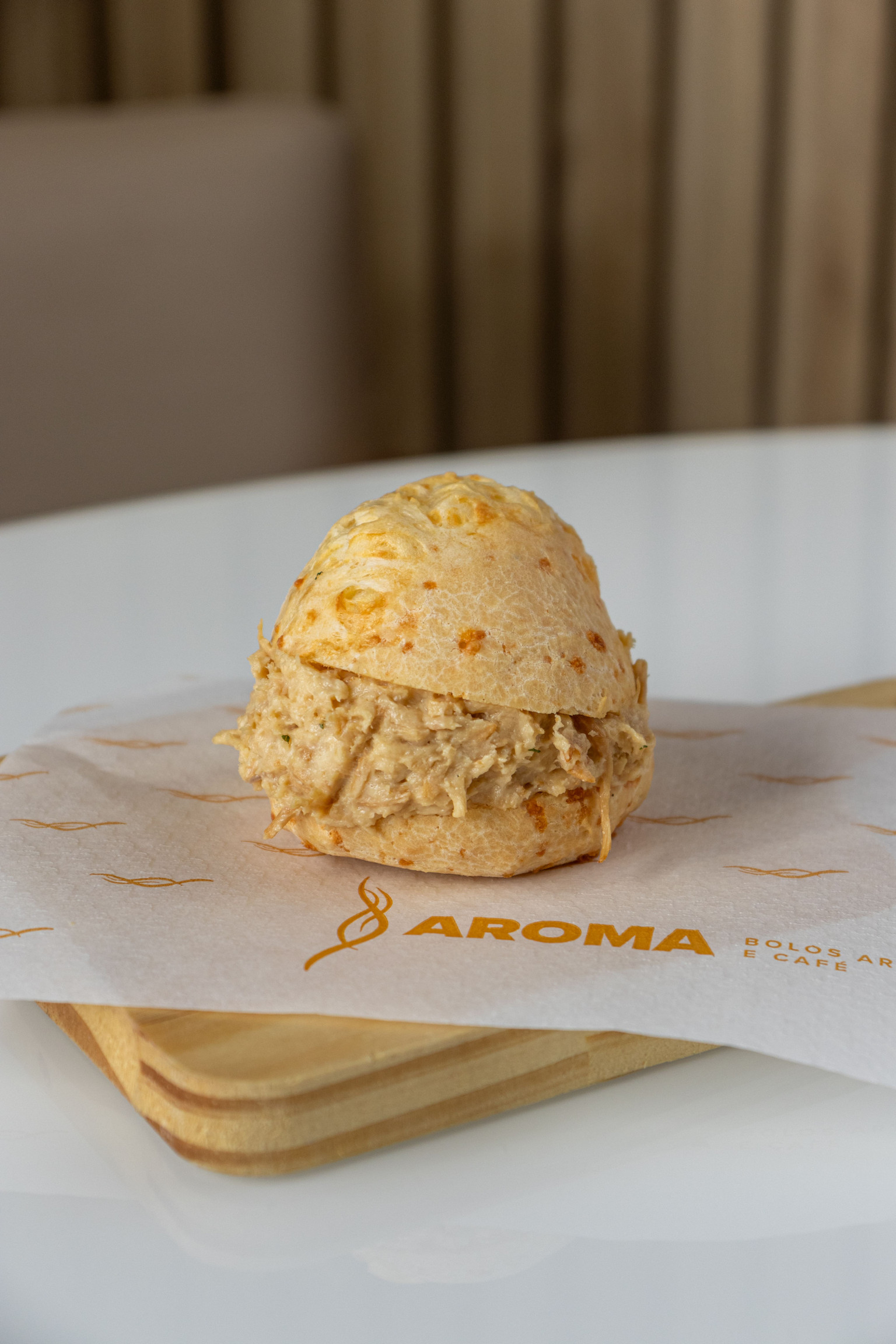 PÃO DE QUEIJO RECHEADO FRANGO E CATUPIRY
