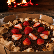 CHOCOLATE PRETO COM MORANGO
