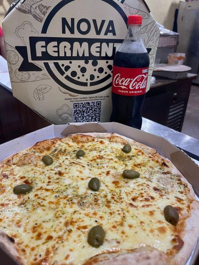 1-Pizza Mussarela + Coca de 1L