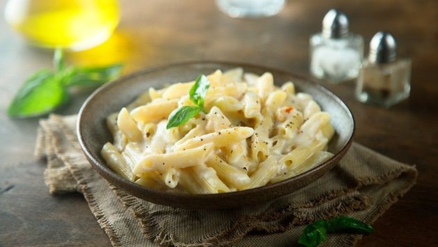 Penne ao Molho Quatro Queijos