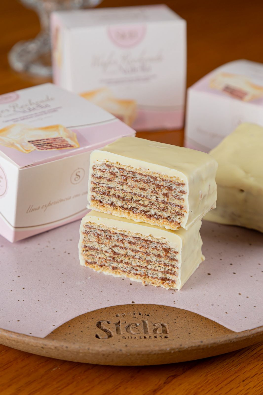 WAFER DE CHOCOLATE BRANCO RECHEADO DE NUTELLA 