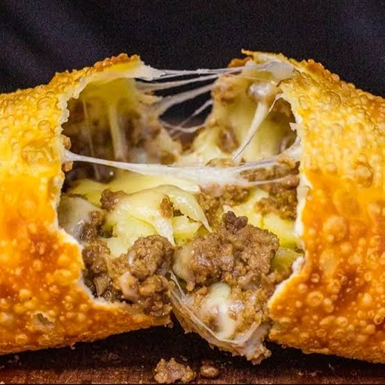 CARNE MOIDA C MUSSARELA E VINAGRETE