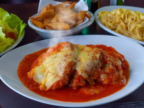 Combo Executivo Frango Parmegiana c/ Arroz e Polenta Frita
