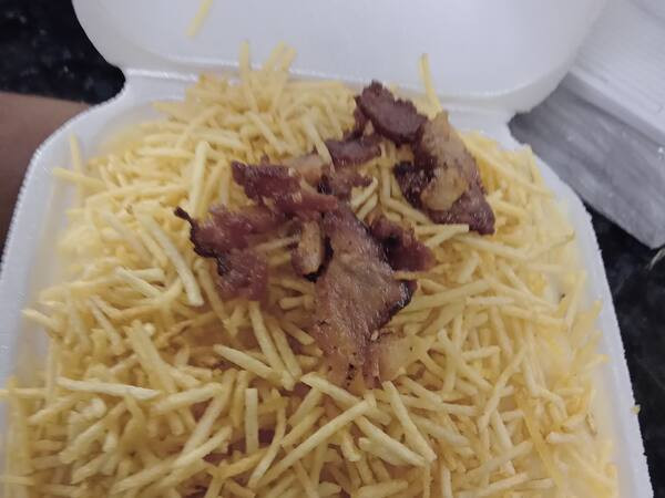Hot dog de calabresa no prato com Catupiry