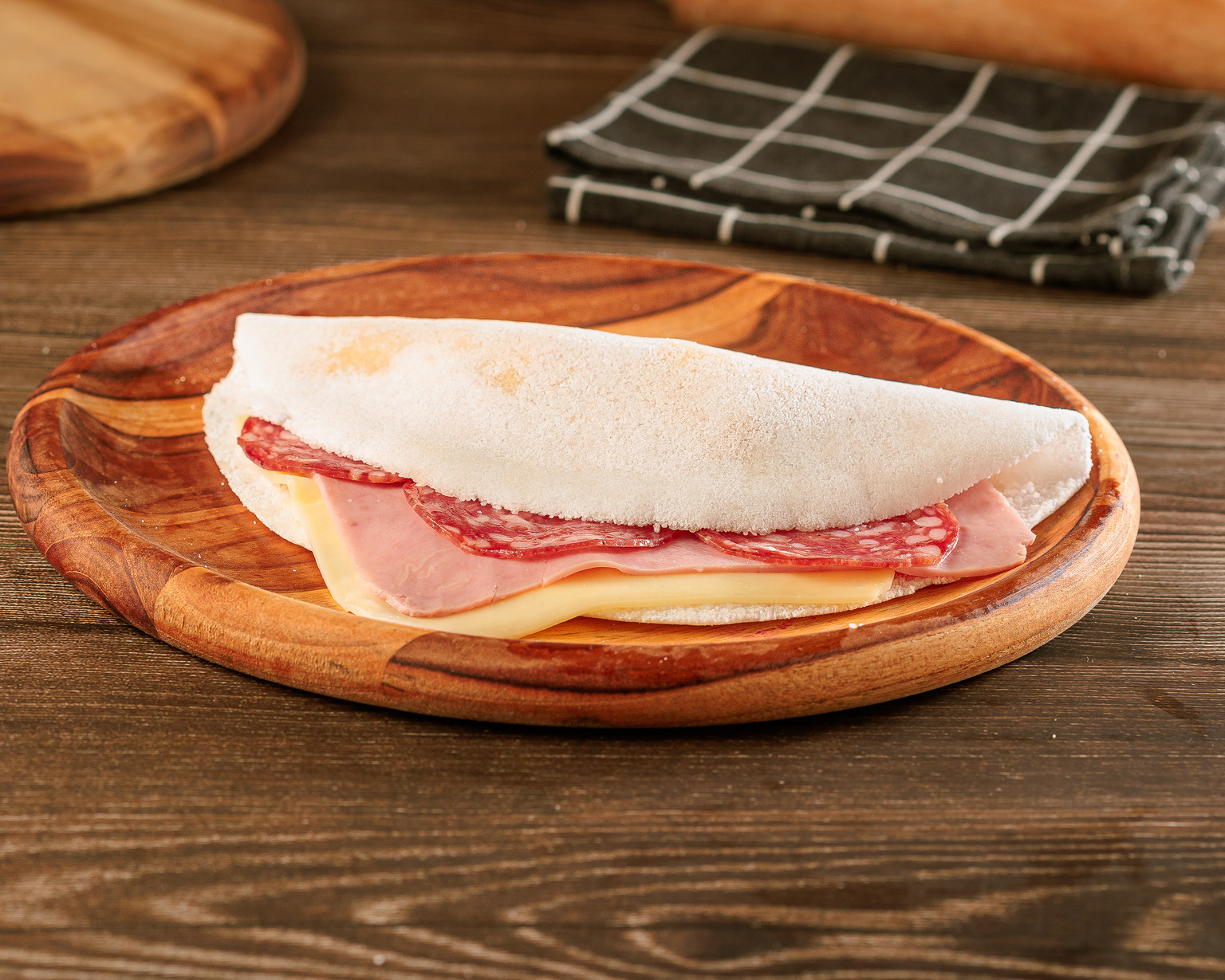 TAPIOCA COM QUEIJO, PRESUNTO E SALAME