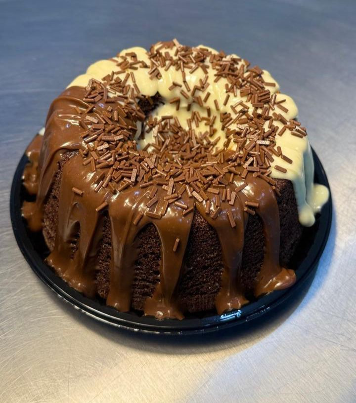 Mesclado - Coberturas de Brigadeiro Branco e preto - Bolo Caseiro