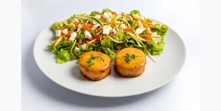 SALADA C/ SALMAO GRELHADO