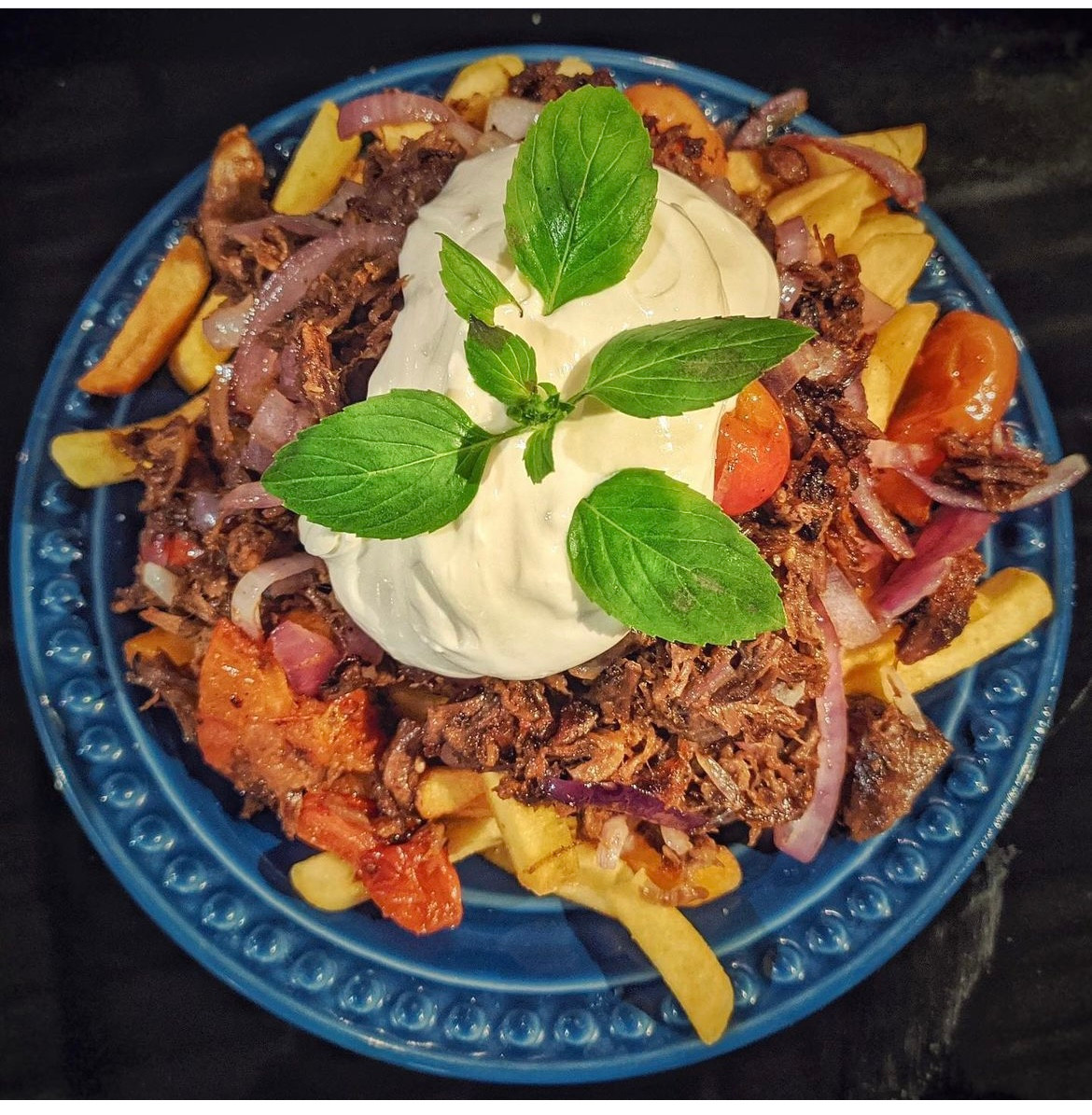 BATATA FRITA COM CARNE DESFIADA