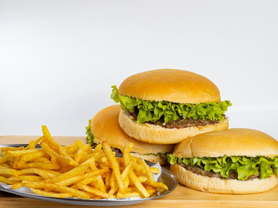 COMBO XIS FAMILIA (3 XIS-SALADA, 1 FRITAS 500G, COCA COLA 2L)