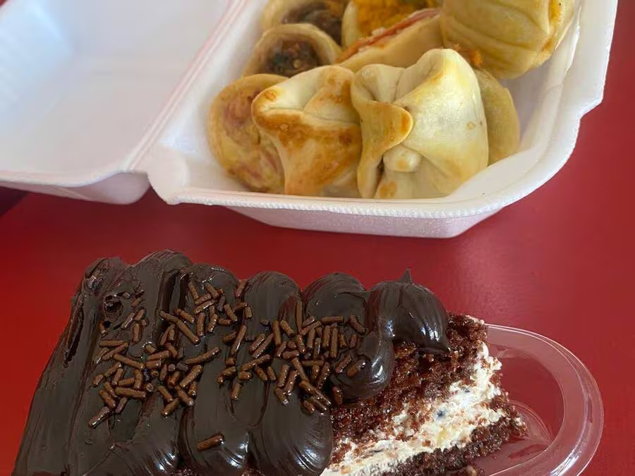 10 Salgados Variados + Chocopedaço