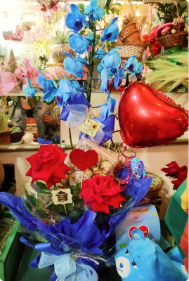  Orquídea Azul em vaso + Rosas Importadas +Ferrero Rocher + Balão Coração  (consultar se disponível)