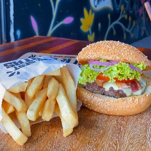 BULLS BURGER + BATATA FRITA 