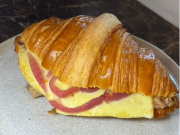 CROISSANT COM CARNE DE SOL
