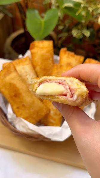 PASTEL DE PRESUNTO E QUEIJO