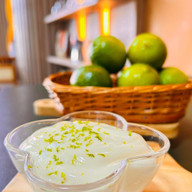 COBERTURA DE MOUSSE DE LIMÃO