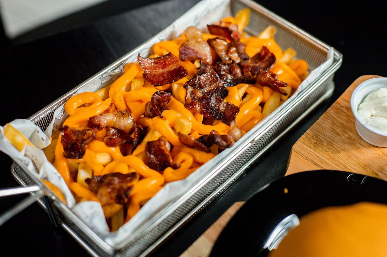 PORÇÃO FRITAS COM BACON E CHEDDAR