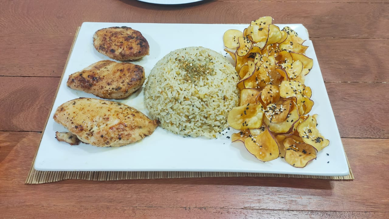 MEIO PEITO DE FRANGO GRELHADO 