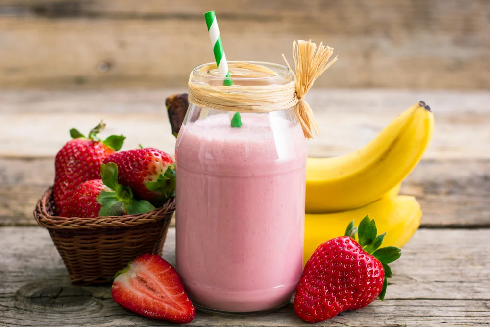 VITAMINA DE BANANA COM MORANGO