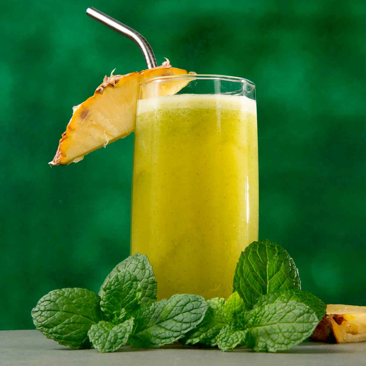 SUCO DE ABACAXI C/ HORTELA