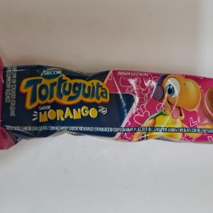 BISCOITO RECHEADO ARCOR TORTUGUITA SABOR MORANGO 86G