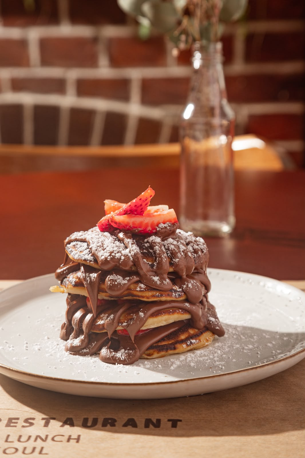 PANQUECAS E MORANGO COM NUTELLA