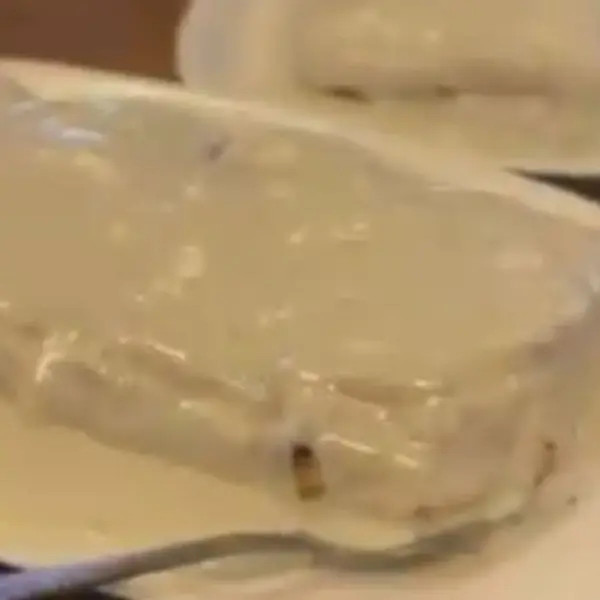 Xis filé com coberto com molho de gorgonzola (meio)