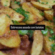 Sobrecoxa Assada com Batatas