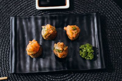 MINI HOT C/ TATAKI (6UN) 