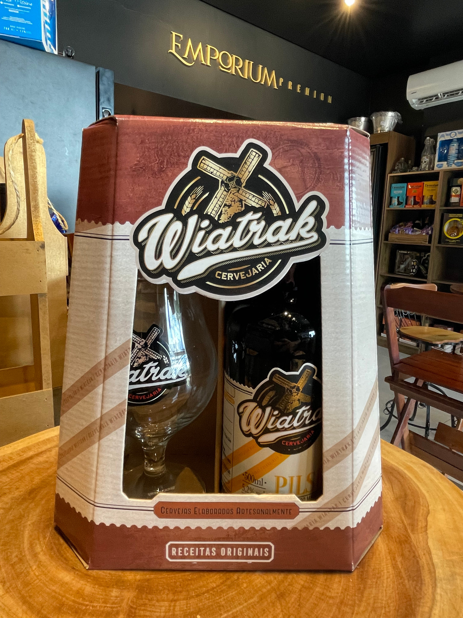 KIT Cerveja Wiatrak Pilsen com Copo