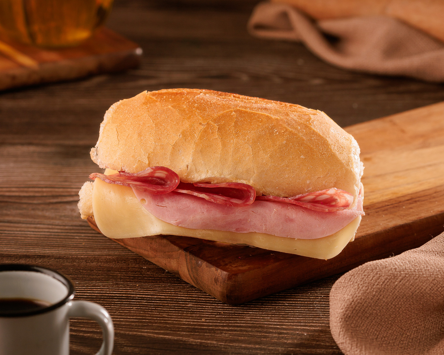 PAO COM QUEIJO, PRESUNTO E SALAME
