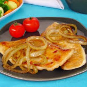 FILE DE FRANGO ACEBOLADO