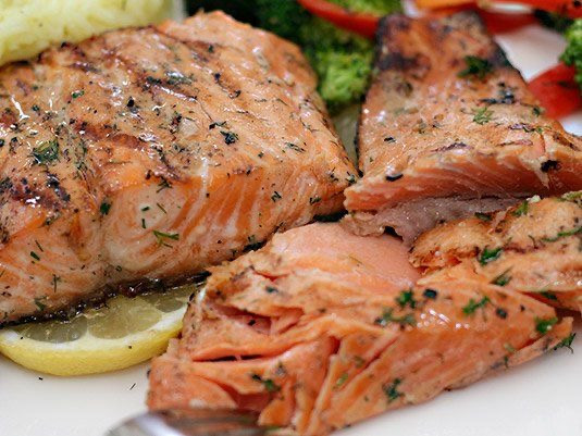 FILÉ DE SALMÃO NA BRASA (300G)