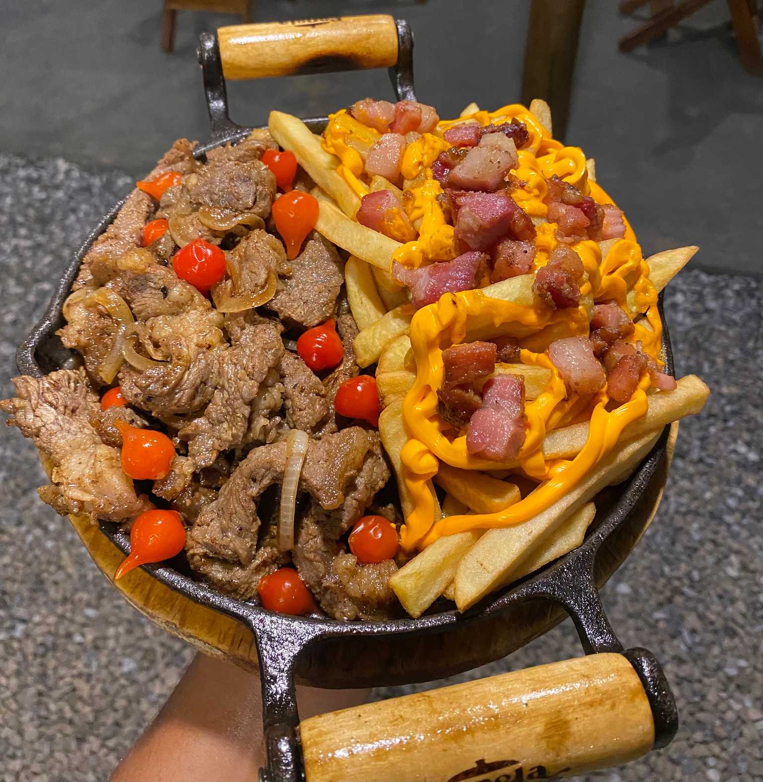 FILÉ COM FRITAS