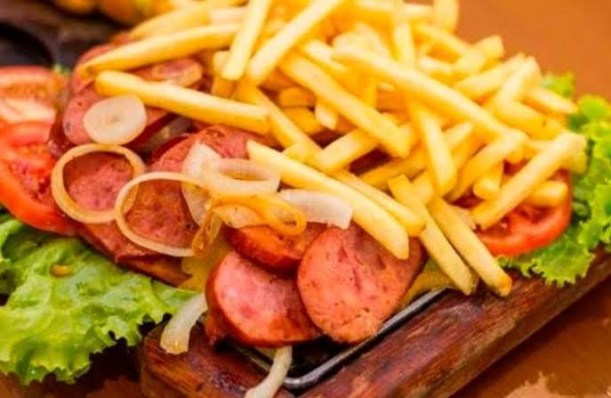 Calabresa Acebolada C/ Fritas