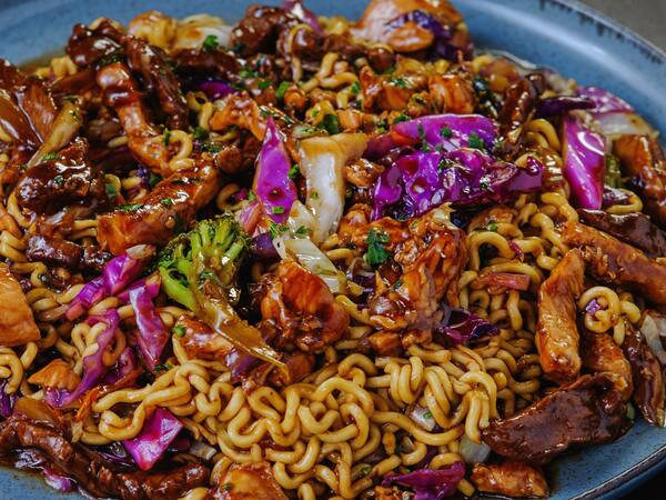 Individual - Yakissoba 500g + 1 Rolinho + 1 Refri Lata