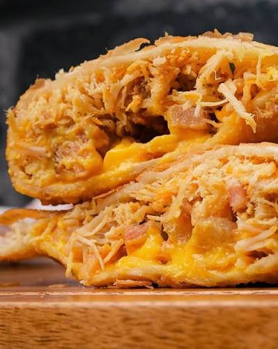 PASTEL FRANGO BACON CHEDDAR E QUEIJO