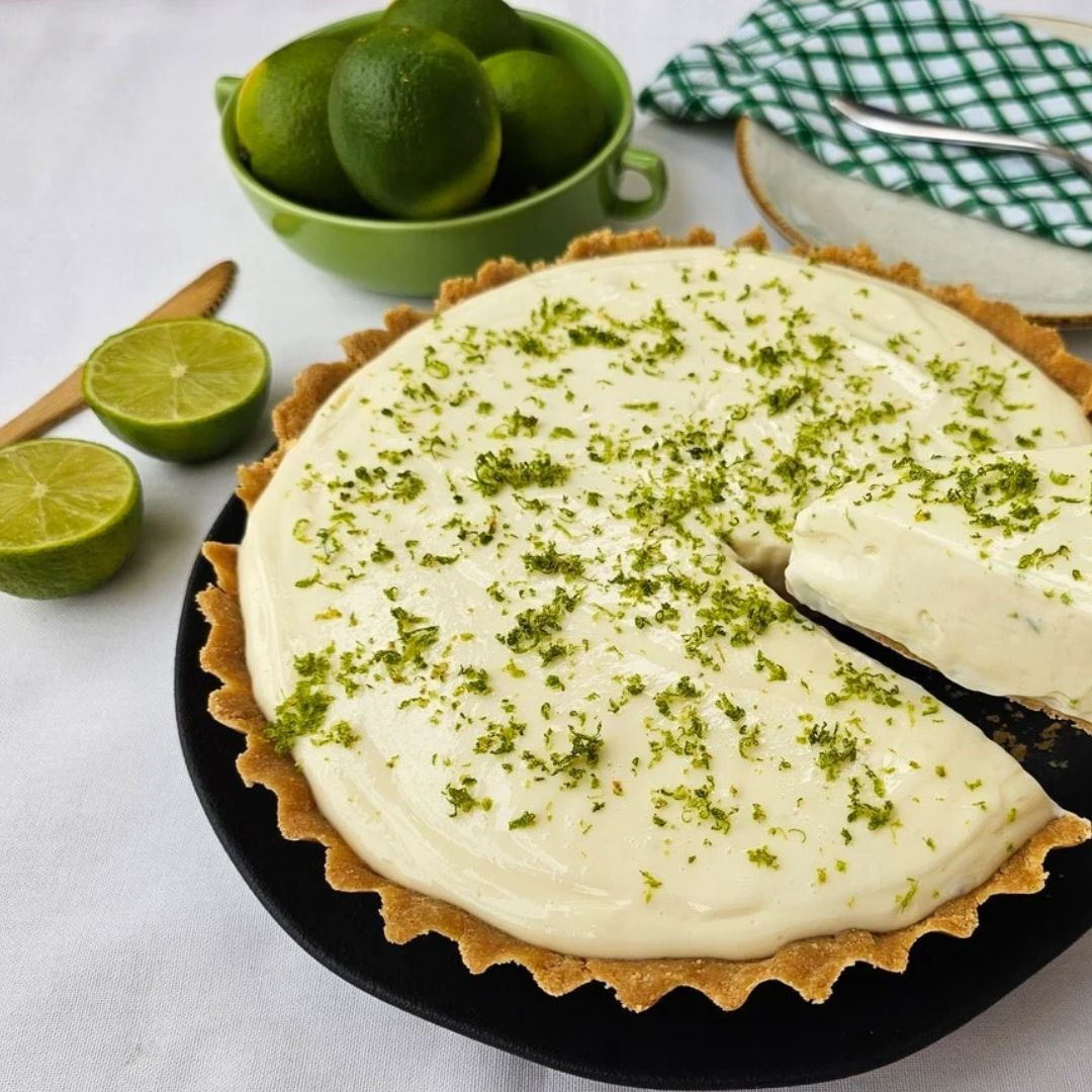TORTA DE LIMAO COM SORVETE DE LIMÃO