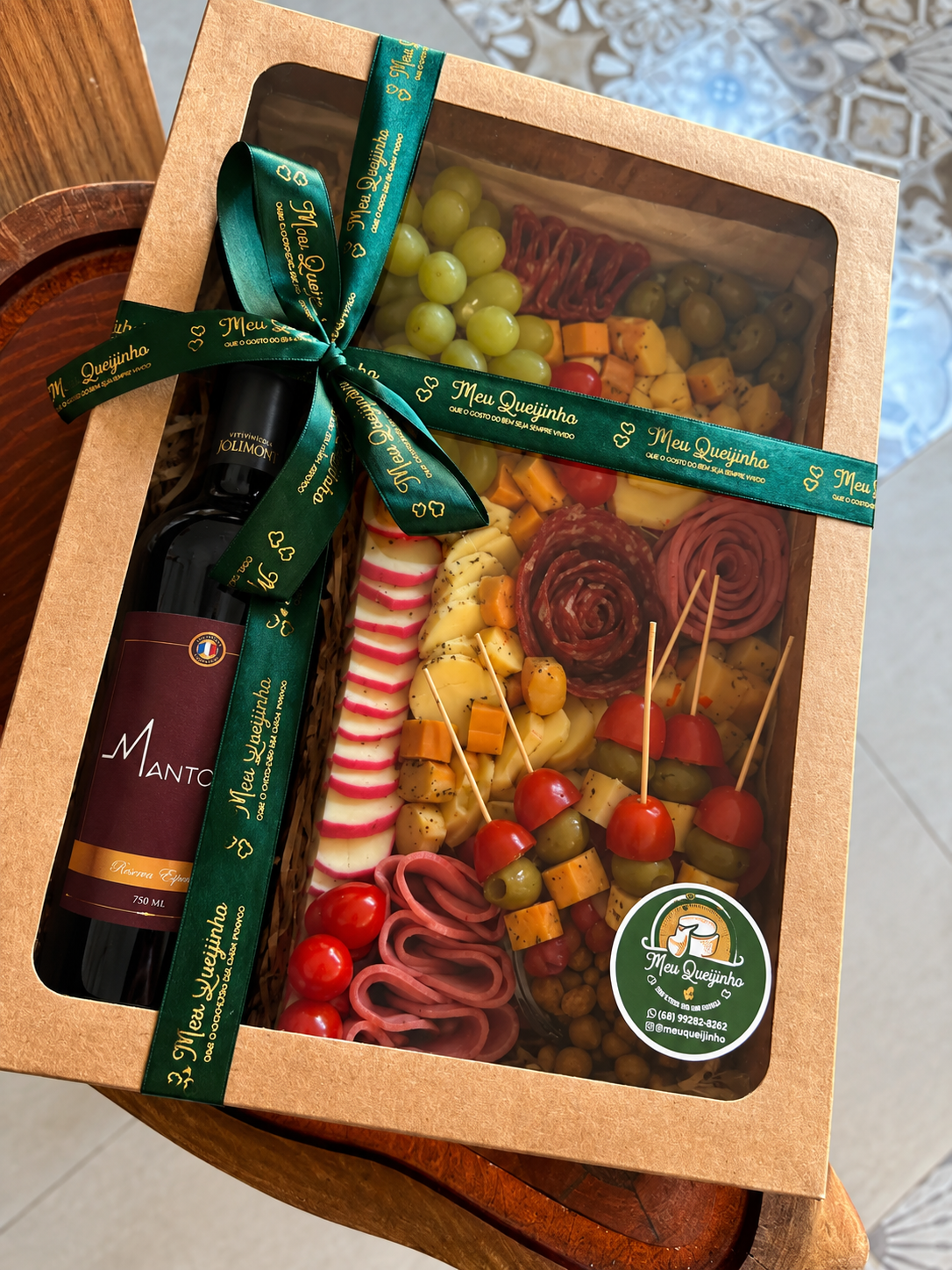 Box de Frios Media com Vinho Mantovani - Aprox. 1kg + vinho