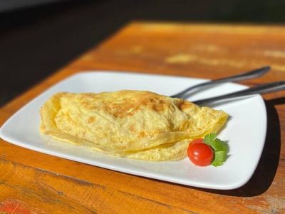 Omelete com presunto e queijo