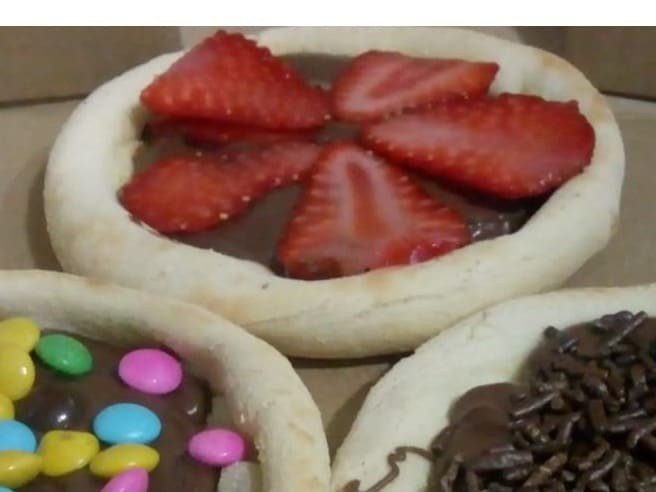 ESFIHA CHOCOLATE COM MORANGO