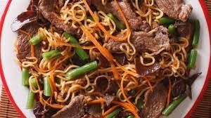 MACARRÃO CHOP SUEY DE CARNE C/ LEGUMES P4
