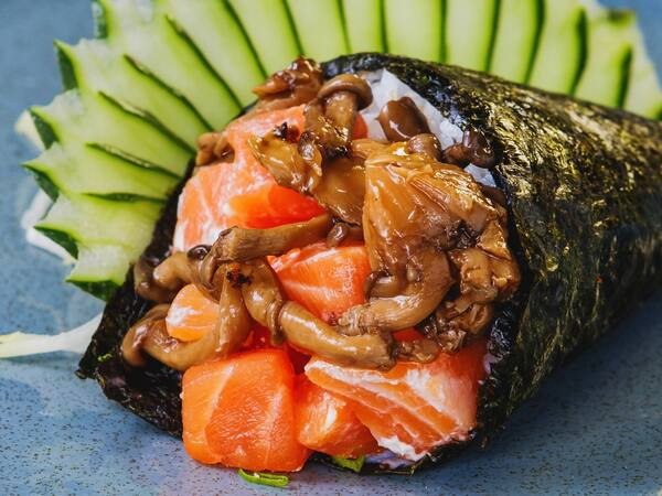 Temaki de Salmão Fresco e Shimeji