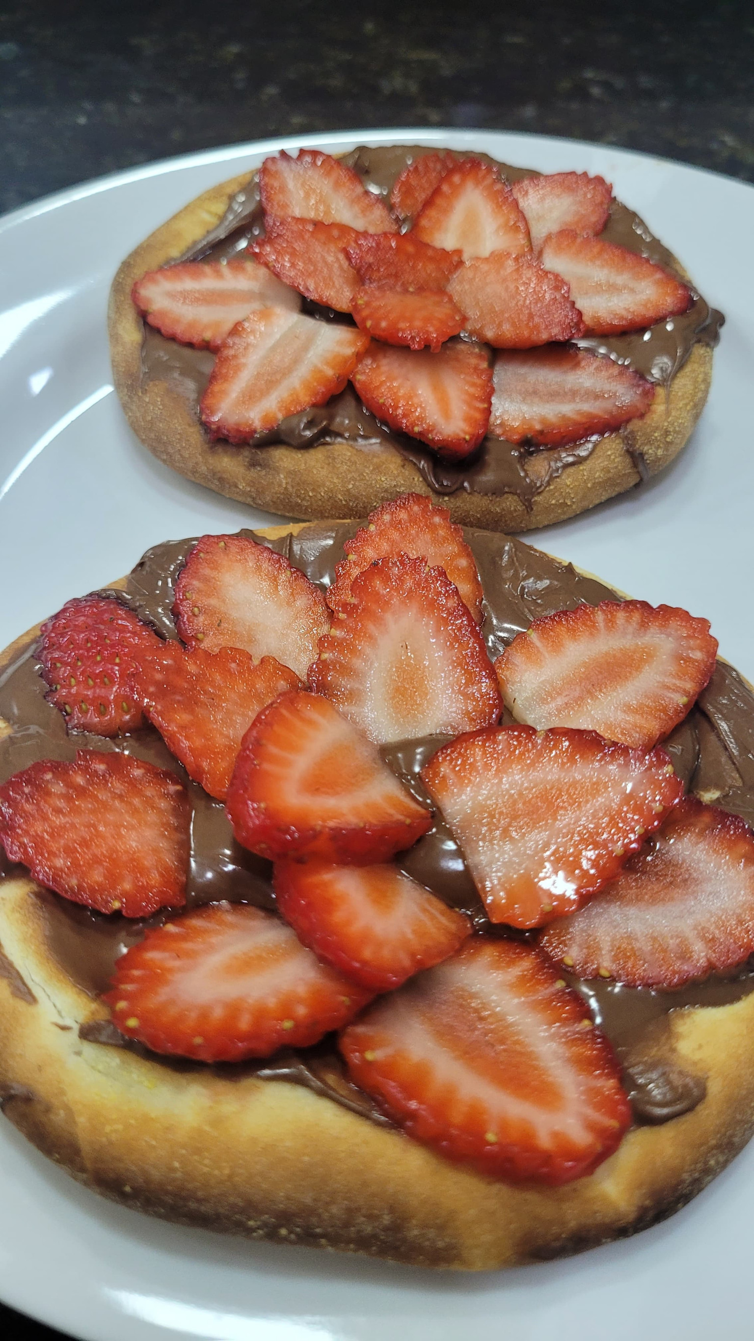 ESFIHA - NUTELLA COM MORANGO