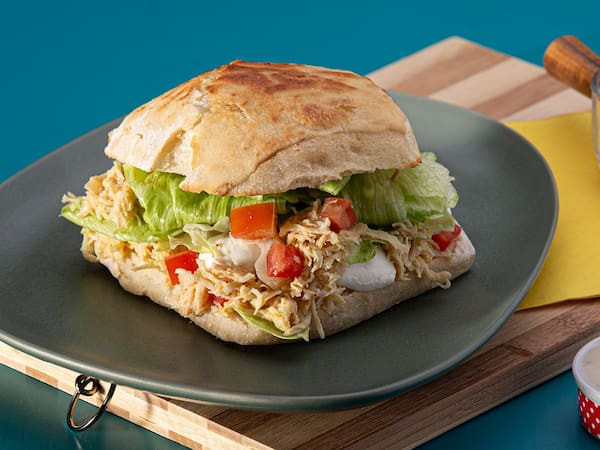 Sanduba Frango Caprese Caesar