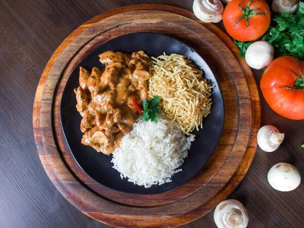 Combinado De Strogonoff De Frango