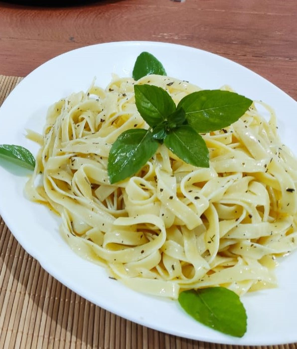 FETTUCCINE COM MANJERICÃO