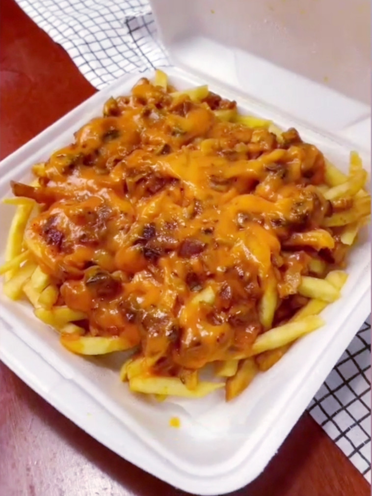 BATATA FRITA COM CHEDDAR E BACON 
