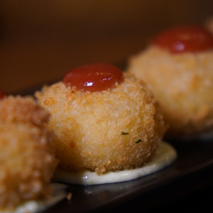 BOLINHAS DE QUEIJO