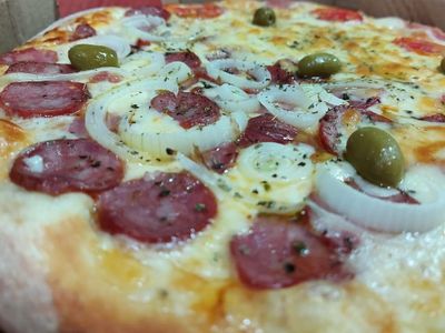 PIZZA CALABRESA COM MUSSARELA